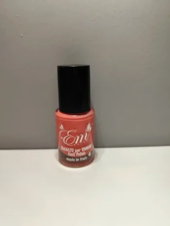 Vernis à ongles corail - EM Cosmetics