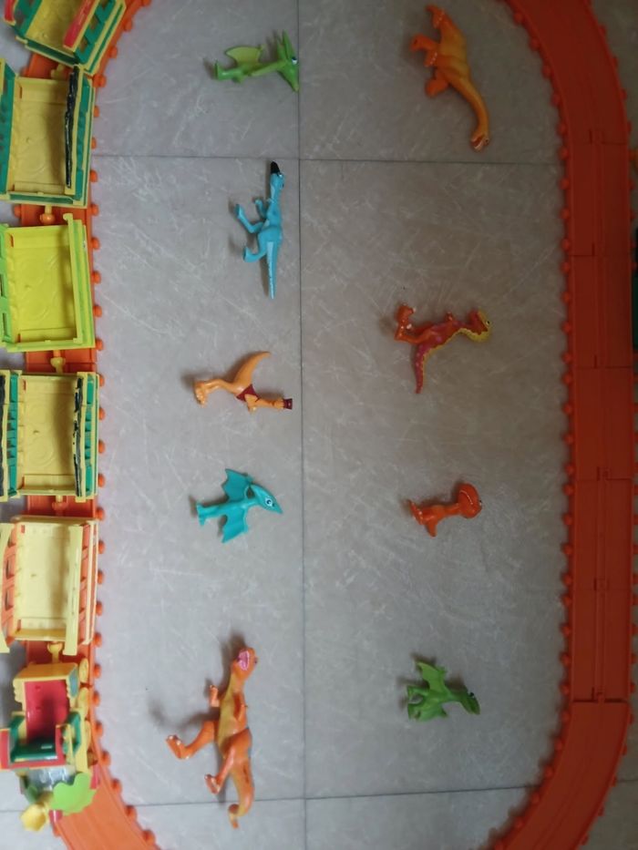 Circuit Dino train avec personnage - photo numéro 7