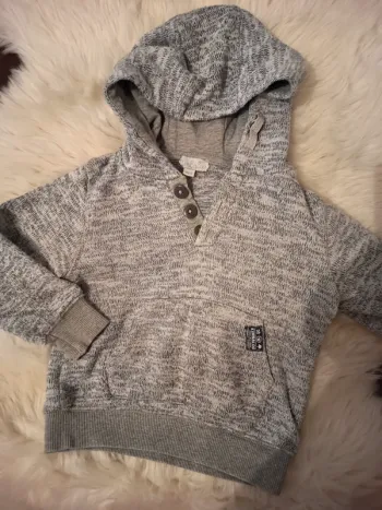 Pull à capuche 18 mois