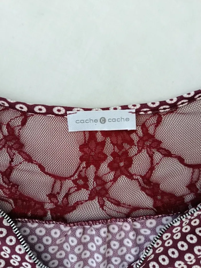 Jolie blouse manches 3/4 avec empiècement dentelle dans le dos et épaules cache cache taille M. - photo numéro 3