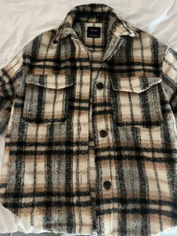 Veste surchemise à carreaux Bershka