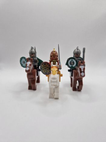 Figurines type lego 3 cavaliers du rohan dont le roi Théoden seigneur des anneaux / hobbit