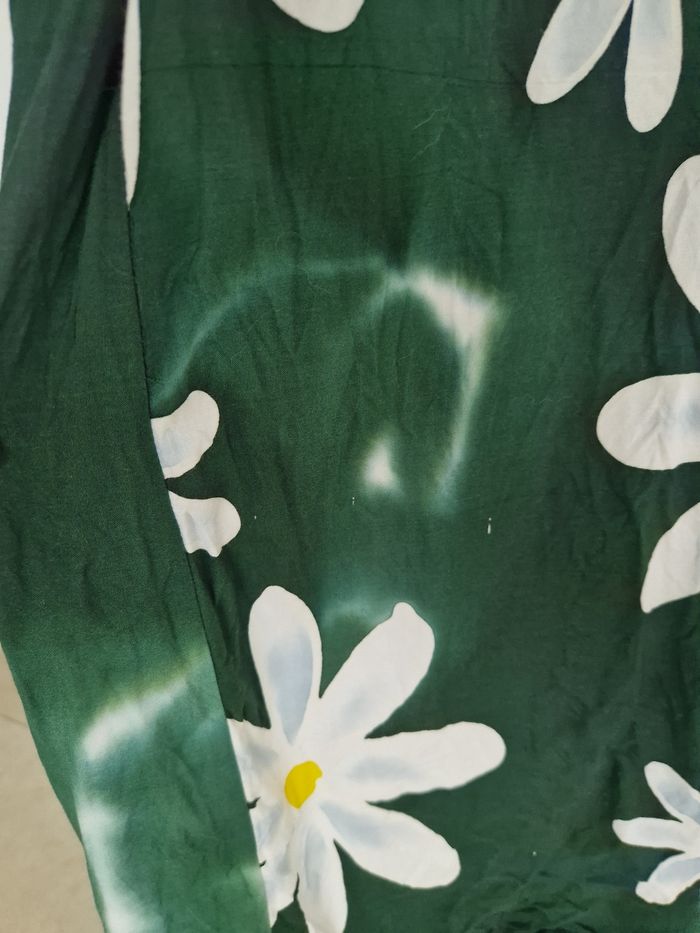 Robe polynésienne verte à fleurs blanches - photo numéro 7