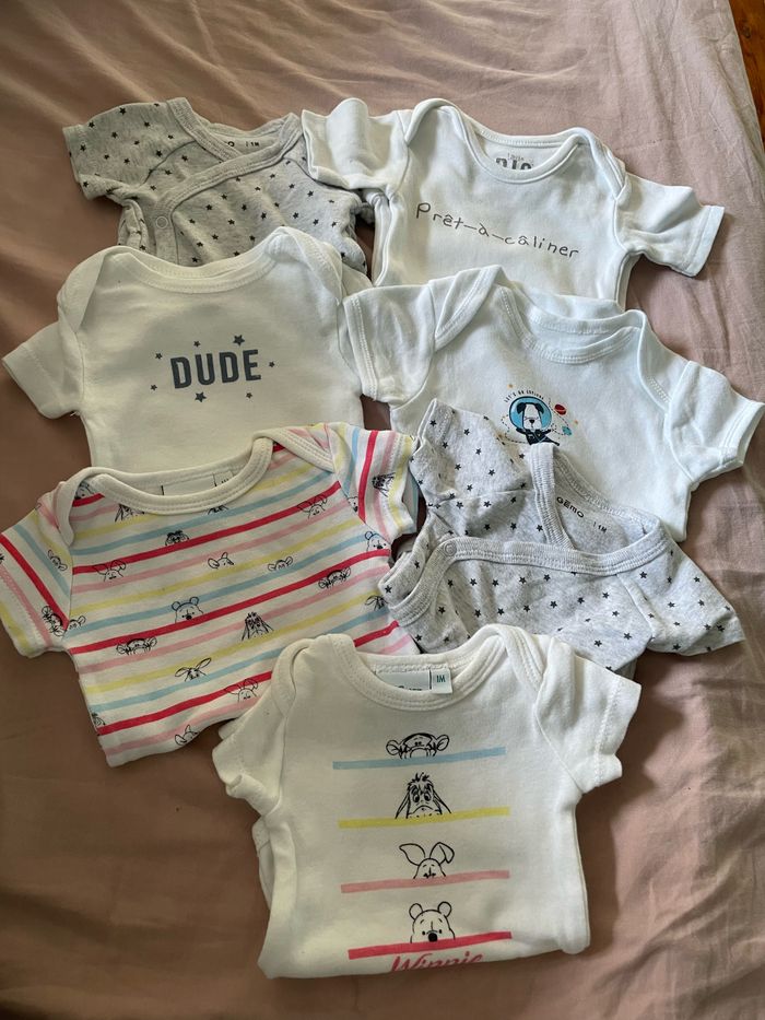 7 bodies manches courtes 1 mois