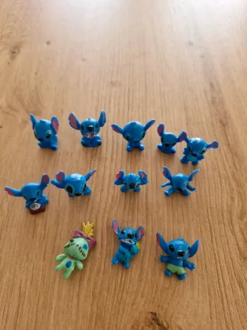Lot de 12 mini figurines Stitch Neuve