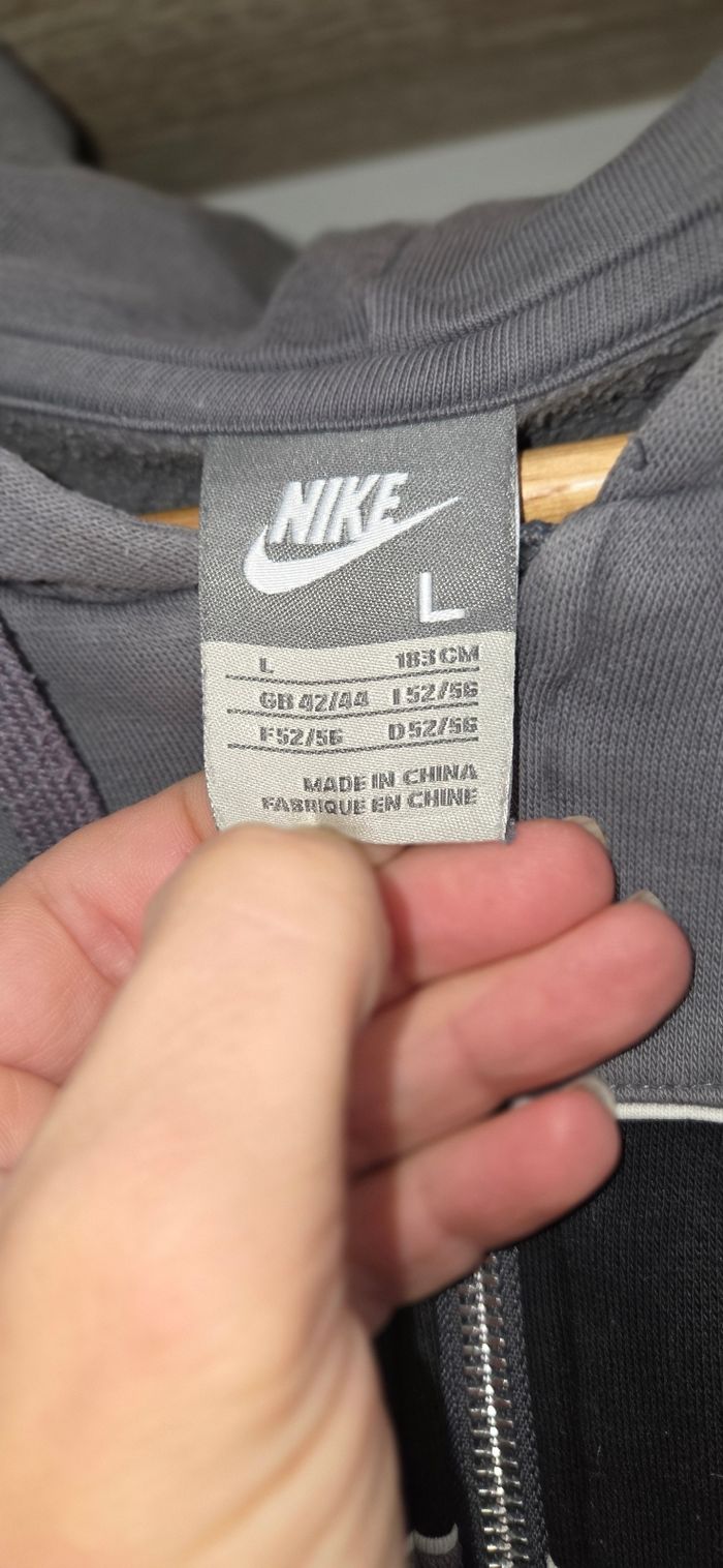 Veste beSweat a capuche  zippé NIKE taille L - photo numéro 4