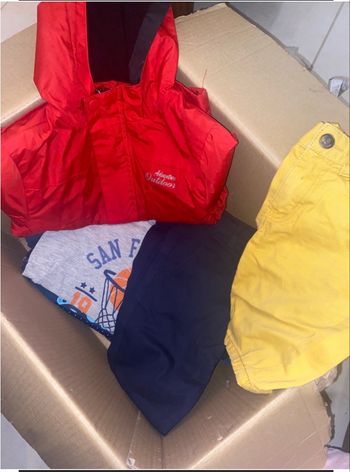 Carton de 13 Vetement pour garçons en taille 6 ans