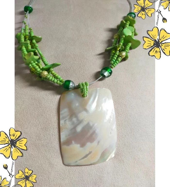 Collier perles vertes et pendentif nacré – Fait main - photo numéro 4