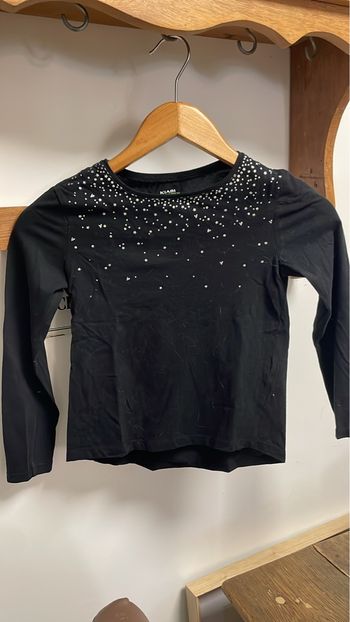 Haut (noir avec des petite étoiles kiabi )