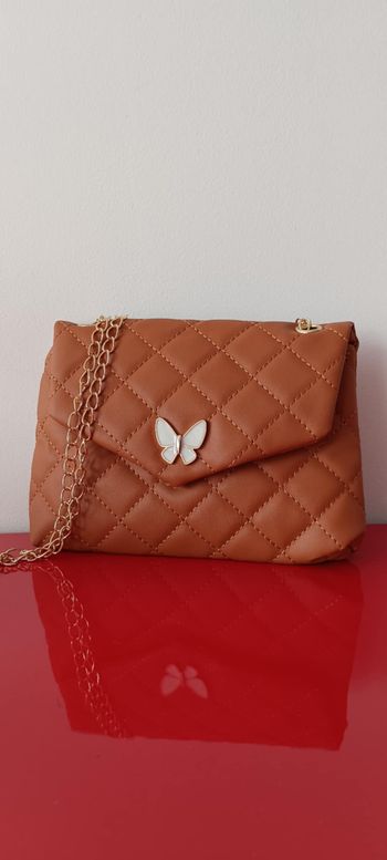 Petit sac à main beige/camel  avec bandoulière dorée