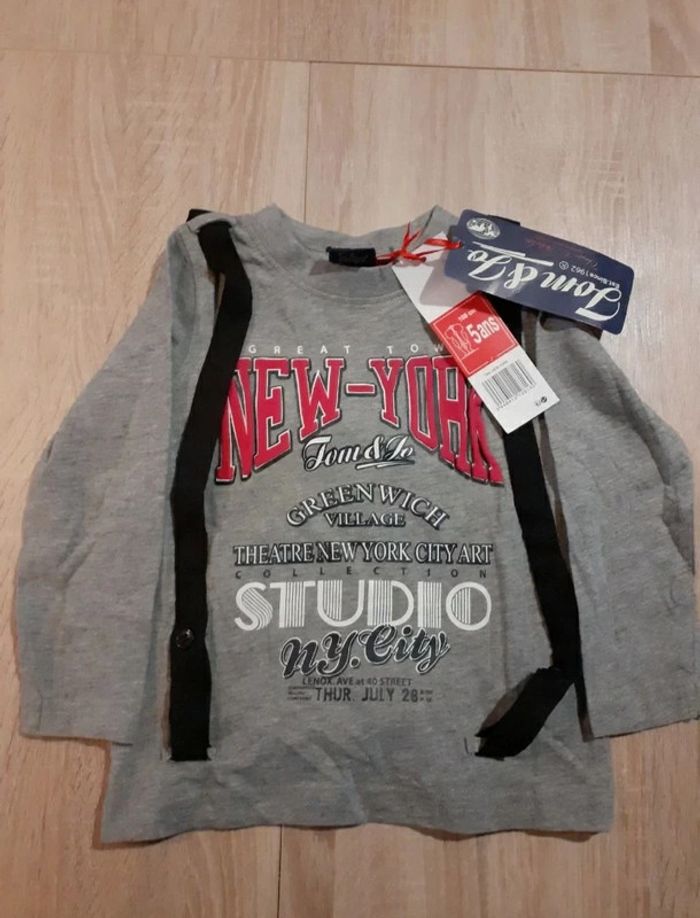 Tee-shirt neuf 5 ans