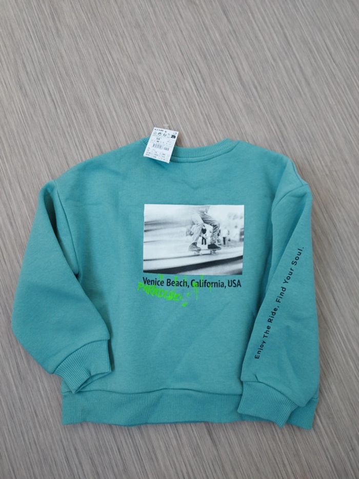 Pull garçon taille 5 ans neuf