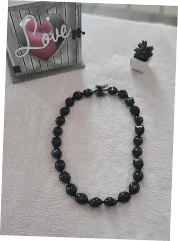 Collier noir élégant