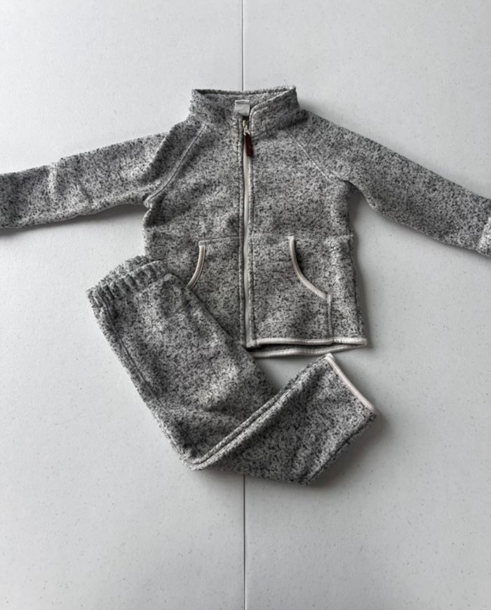 Ensemble H&M  Taille 2 ans 92 cm  Très bon état    Prix que sur les lots         #bebefille6mois   #bebegarcon #naissance #naissancegarcon #nourrisson #maternité #sacfemme #grossesse #ensemblebebe #prixnegociable #prixlots #chauffebiberon #éveil #evei