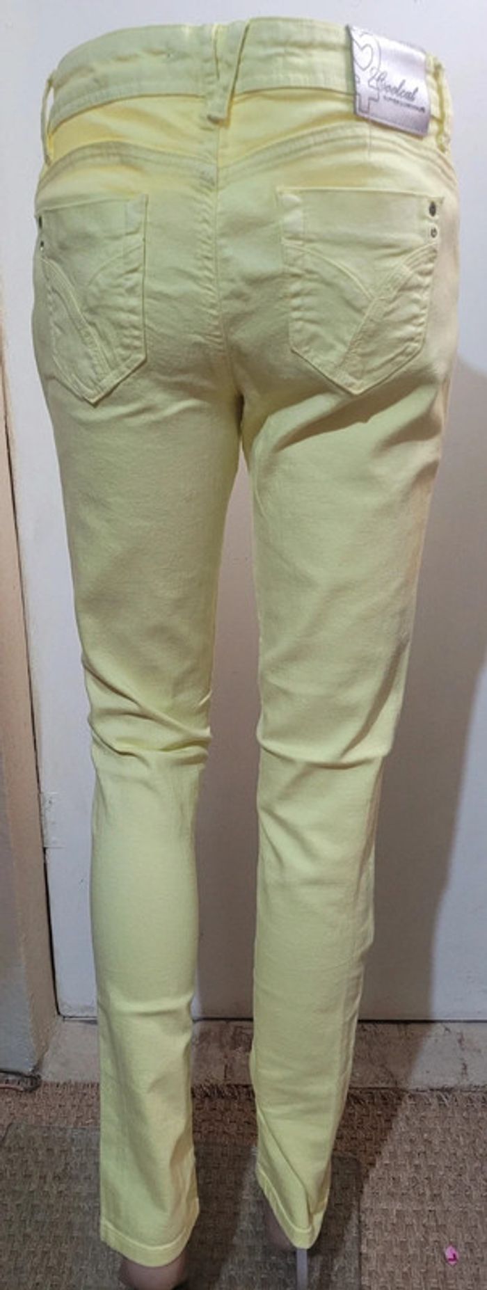 Jean jaune, taille 38 - photo numéro 4