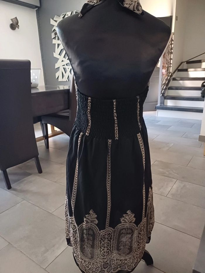 Robe dos nu - photo numéro 4