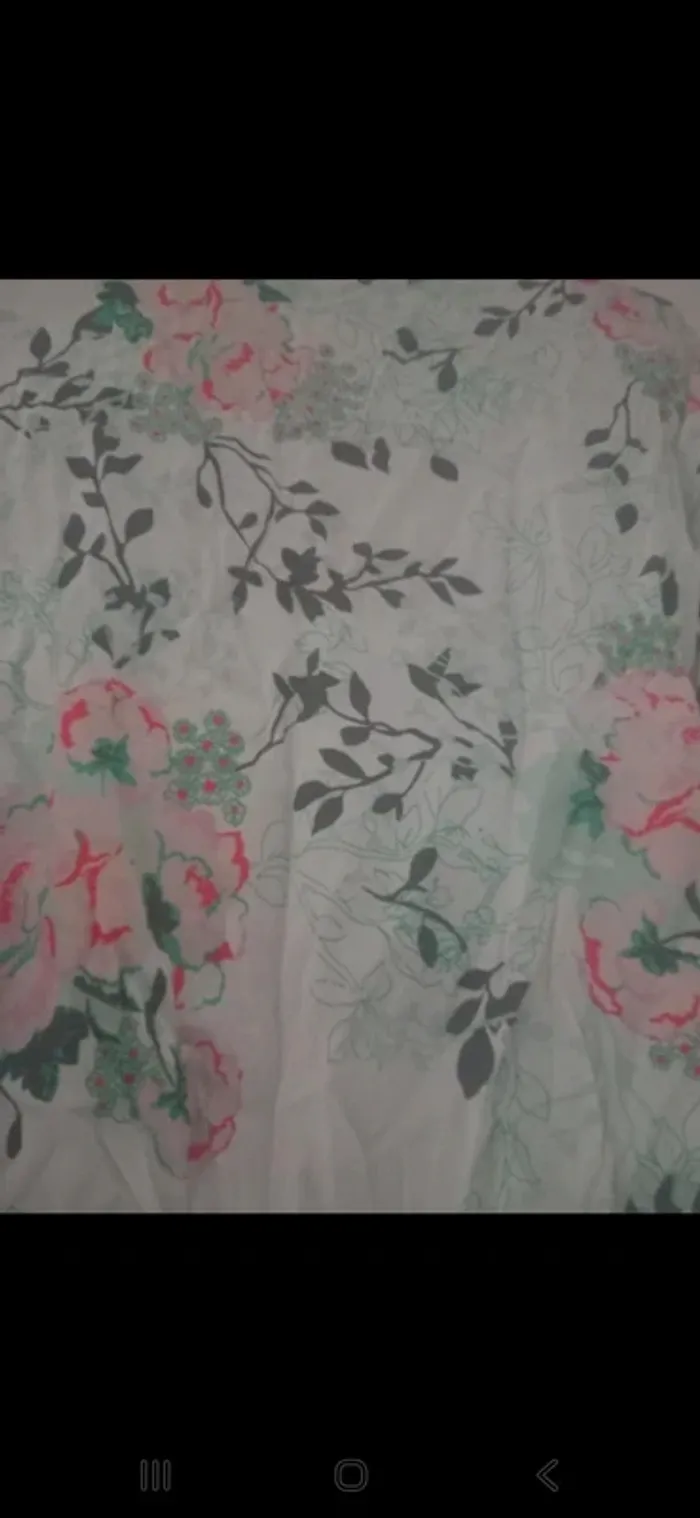 Blouse fleurie neuve – Kiabi – Taille 44 - photo numéro 3