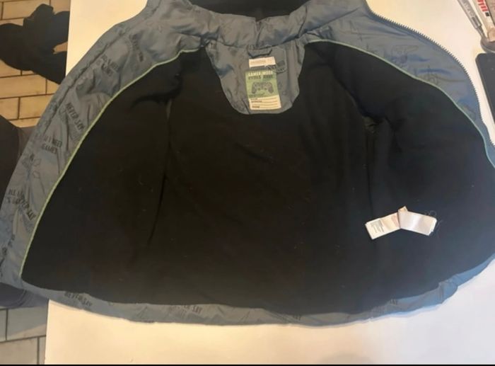 Manteau / Doudoune chaud Hiver très bon état garçon taille 6 ans couleur gris - photo numéro 9