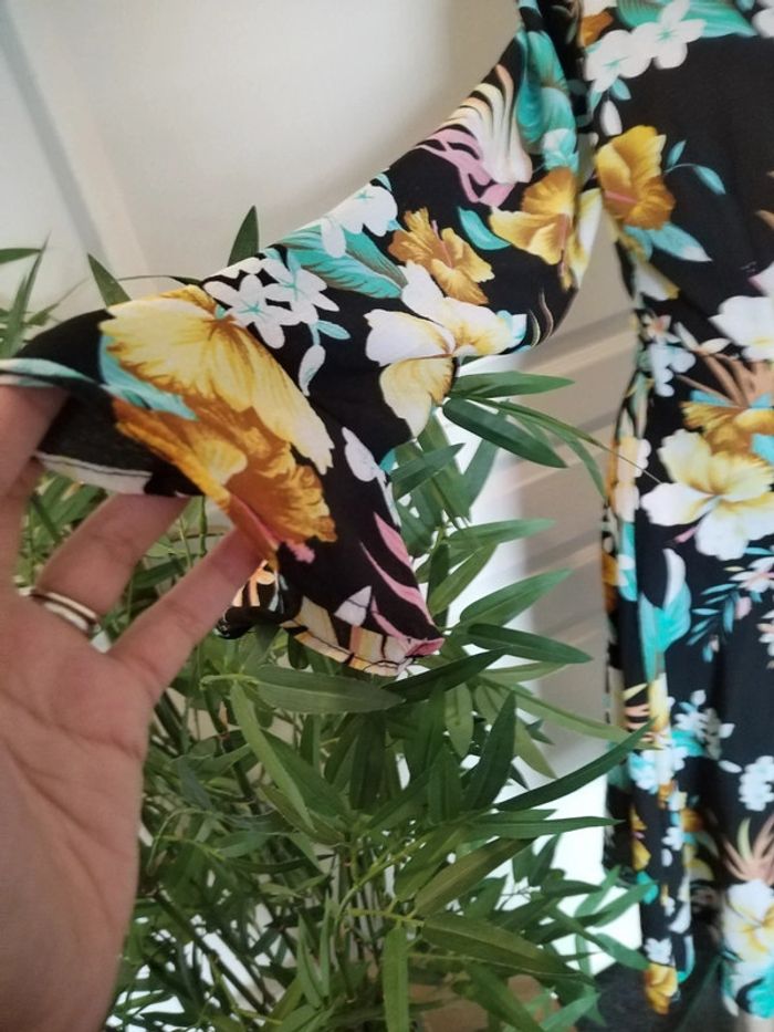 Robe porte feuille fleurie taille S - photo numéro 2