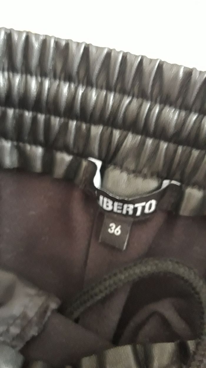 Jupe type cuir - photo numéro 3