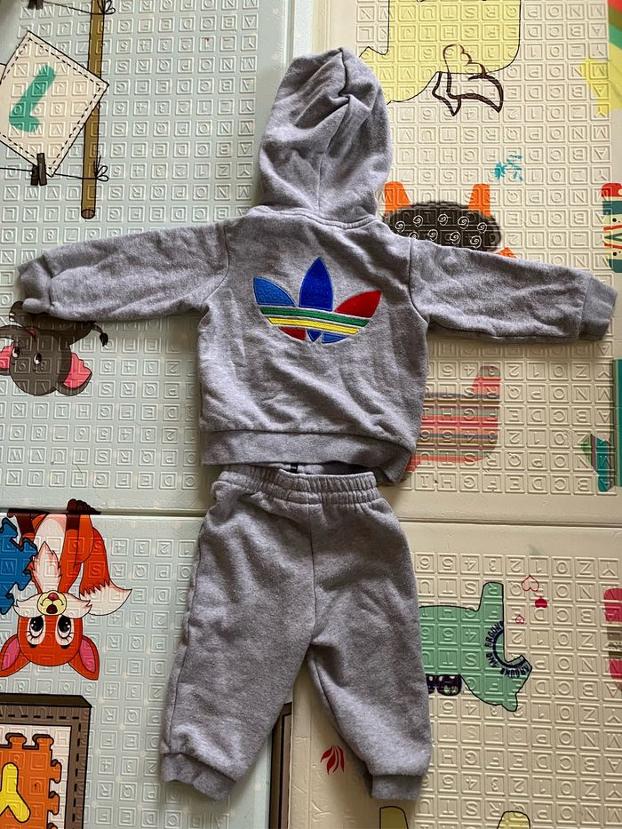 Vend jogging Adidas taille 6/9 mois - photo numéro 2
