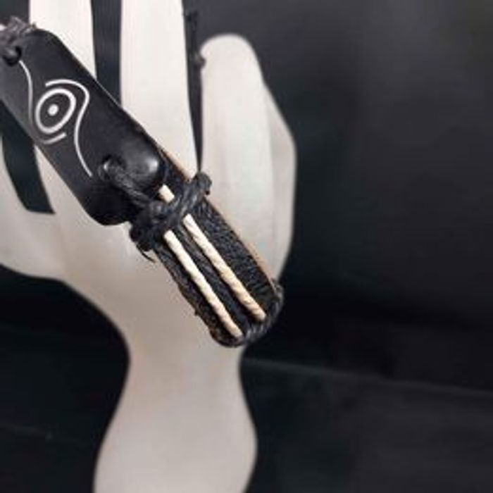 Bracelet en cuir et bois - photo numéro 2