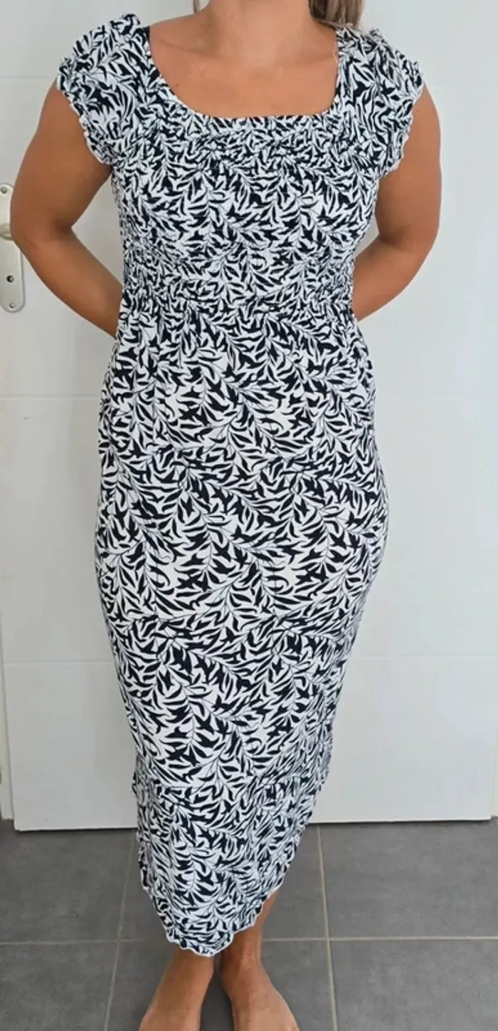 Robe longue noir et blanche - photo numéro 3