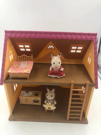 Maison Sylvanians Families + personnages et accessoires Epoch d’enfance