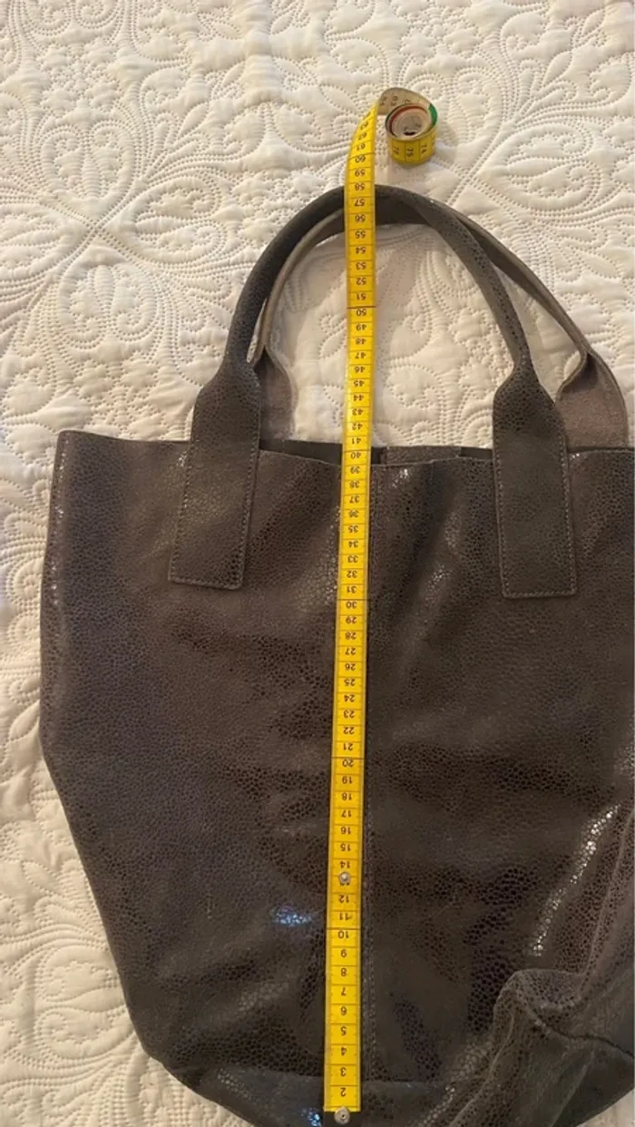 Sac fourre-tout gris légèrement brillant - photo numéro 7