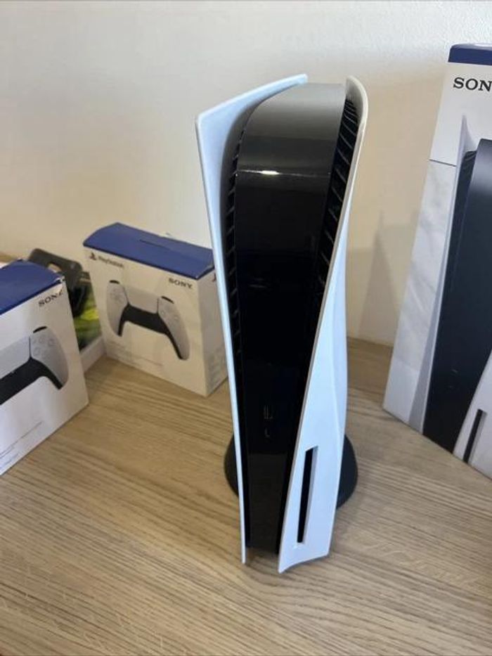 Console Sony PS5 Disk Edition, 825 Go, 2 manettes - photo numéro 3