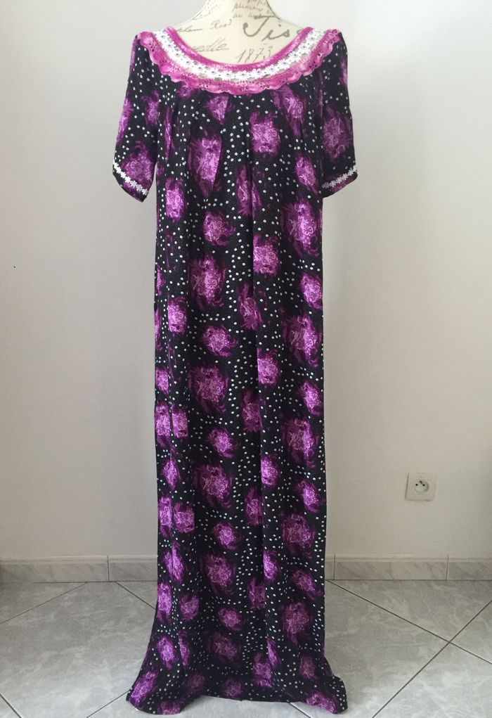 Djellaba noire et violette