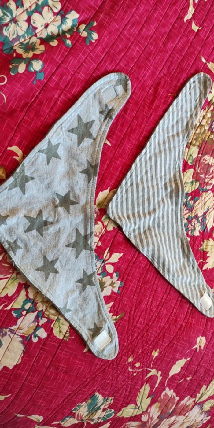 Lot 2 bavoirs foulards - photo numéro 2
