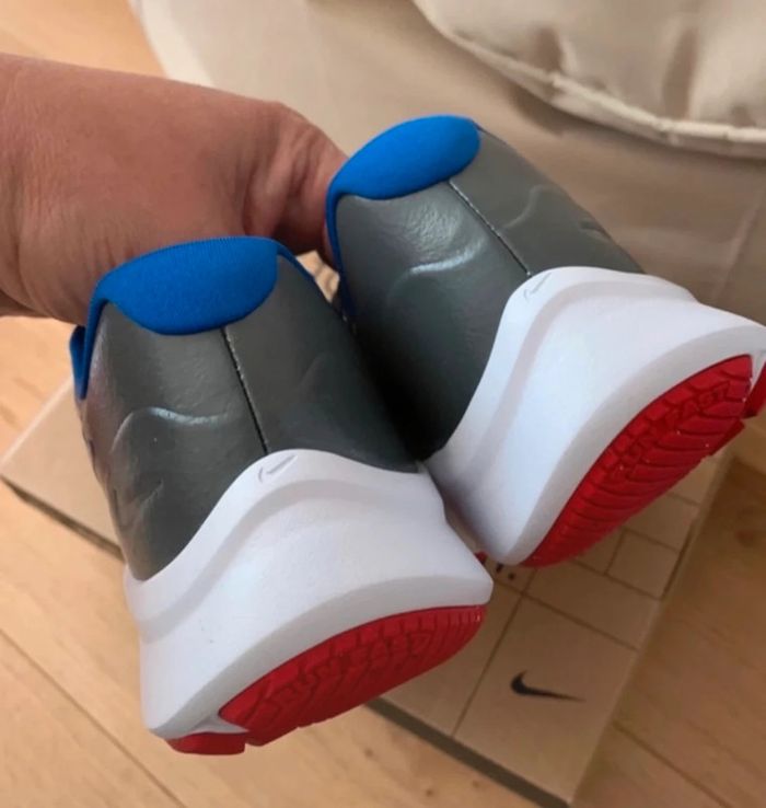 Sneakers Nike taille 36,5 - photo numéro 4