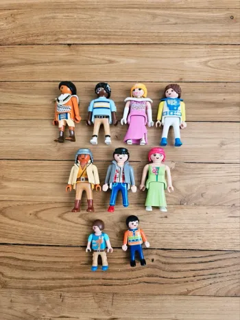 Grand lot de personnages Playmobil enfants et adultes femmes hommes garçon fille