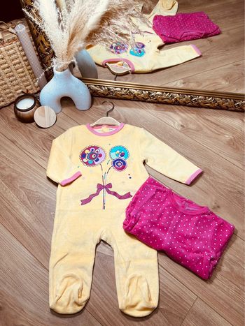 Taille 6 mois lot de 2 pyjamas velours fille jaune et rose * fleurs * 🎀