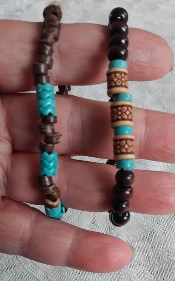 Lot de 2 bracelets perles en bois ,turquoise - élastique résistant