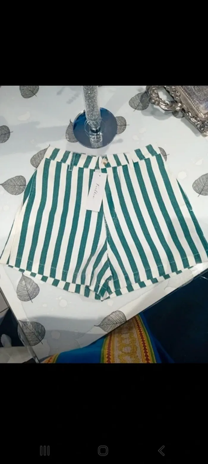 Short de la marque feelkoo taille xs fabrication française 100%coton