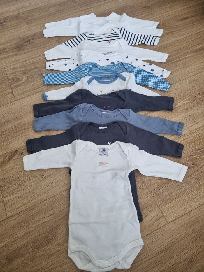 Lot 11 bodies petit bateau