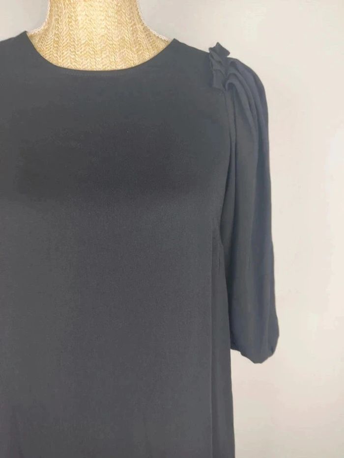 Robe mi-longue manches ballons 3/4 noire détails épaules froncés taille S Zara - photo numéro 4