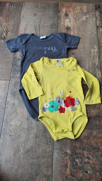 Lot de 2 body différentes marques 6 mois en très bon état 👌