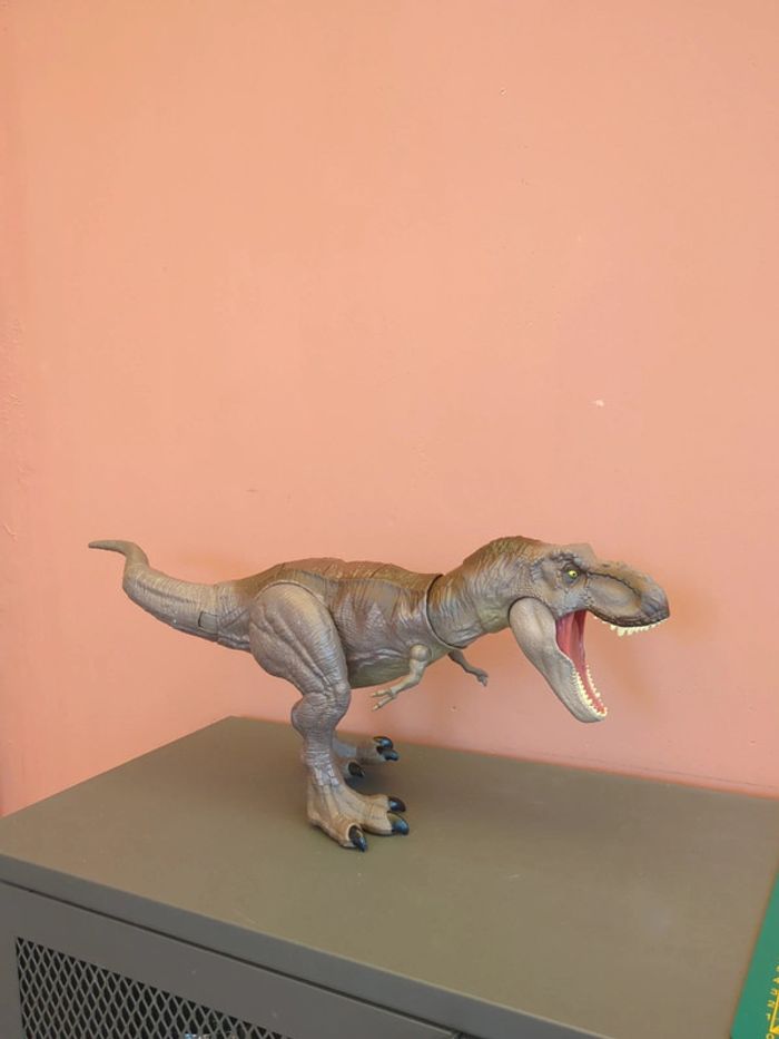 Jurassic World - T-Rex morsure