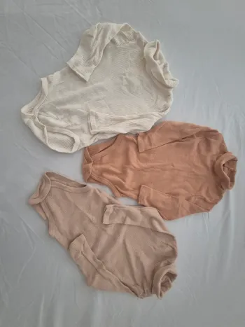 Bodies manches longues cols roulés Kiabi 73-76 cm
