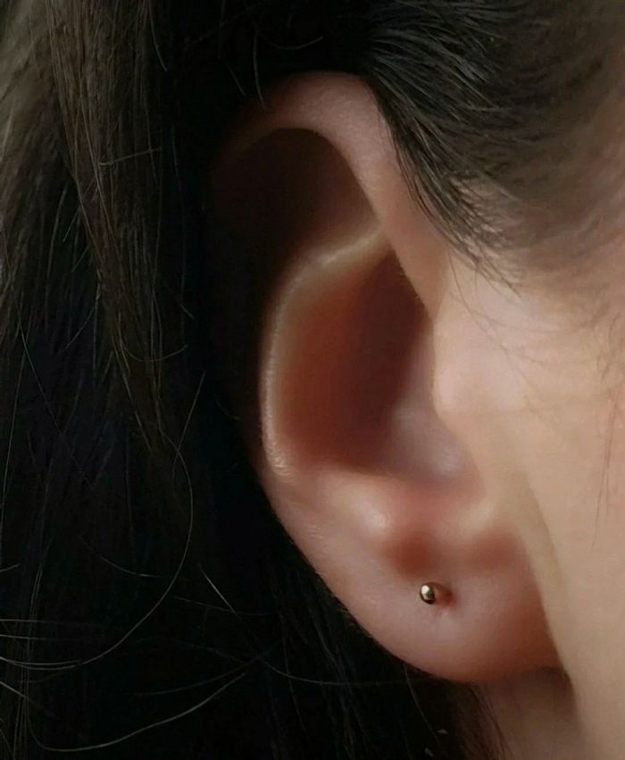 Boucles d'oreilles boules puces 2 mm plaqué or 18 carats