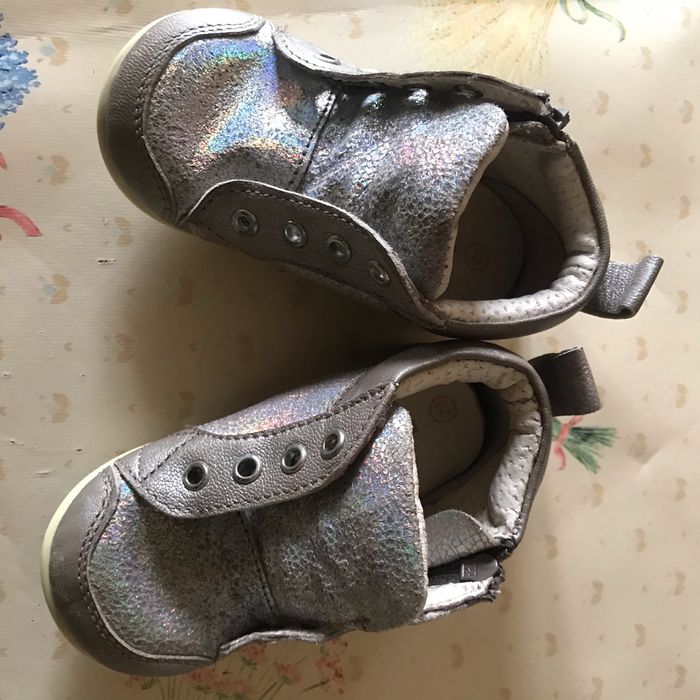 Chaussure marron à paillette pointure 20