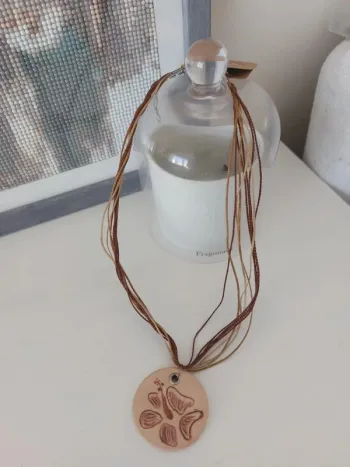 Collier pendentif original en pâte fimo