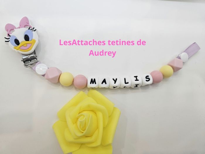 ATTACHES TETINES PERSONNALISÉ DAYSIE