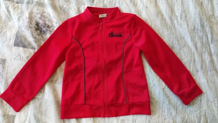 veste rouge taille 5 ans - photo numéro 3