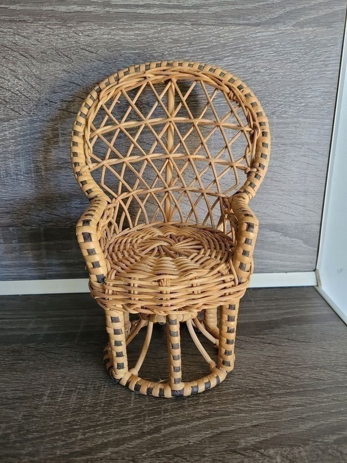 Fauteuil rotin pour poupée 20,50 cm de haut