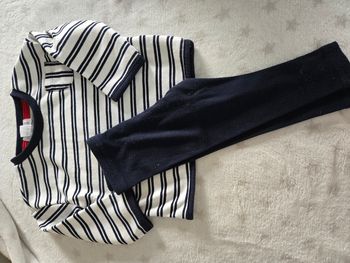 Ensemble bleu marine et blanc 9/12 mois primark