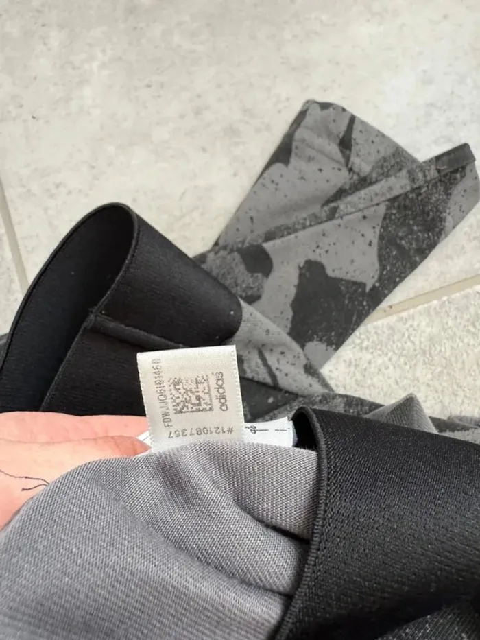 Legging de sport Adidas femme camouflage taille S super état - photo numéro 4